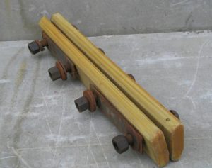 Изолирующий стык с композитными накладками